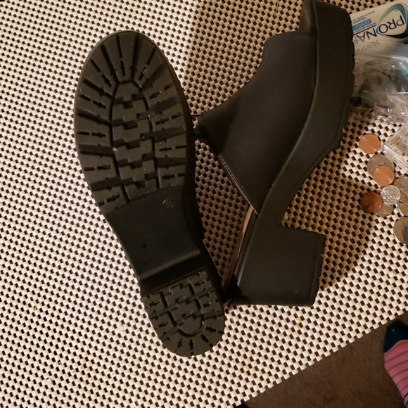 Shoes - Picture 2 of 3